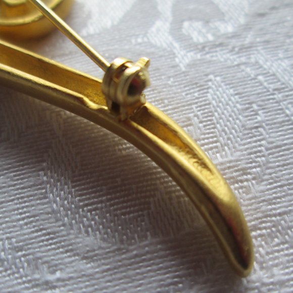 ๐ GOLD SWIRL BROOCH โ VINTAGE ๐ - Picture 7 of 15